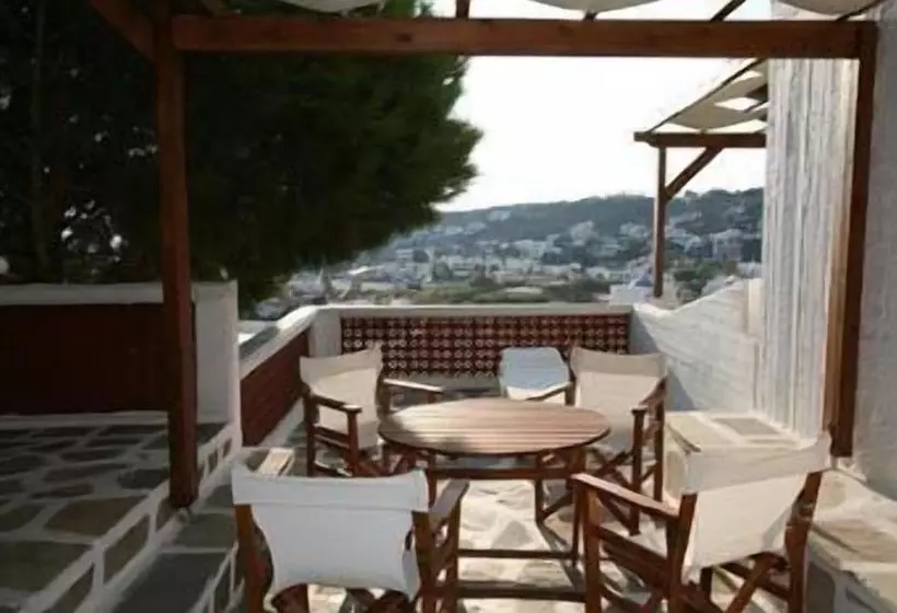 St George Studios & Apartments