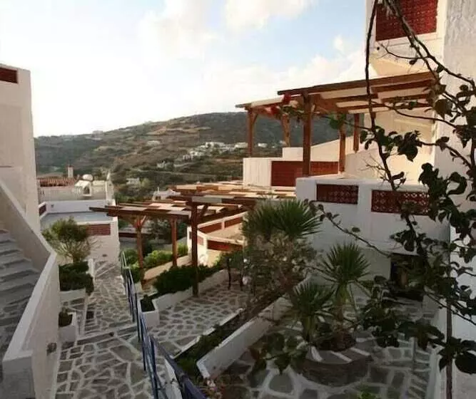 St George Studios & Apartments