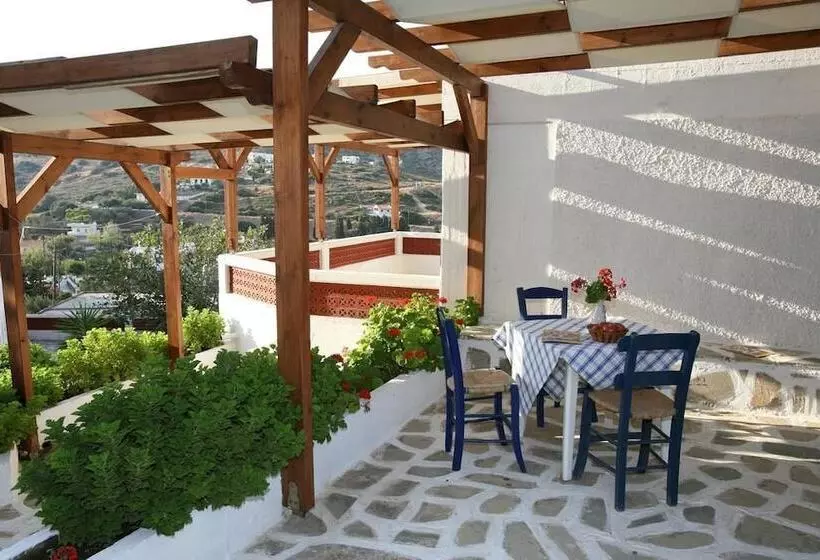 St George Studios & Apartments