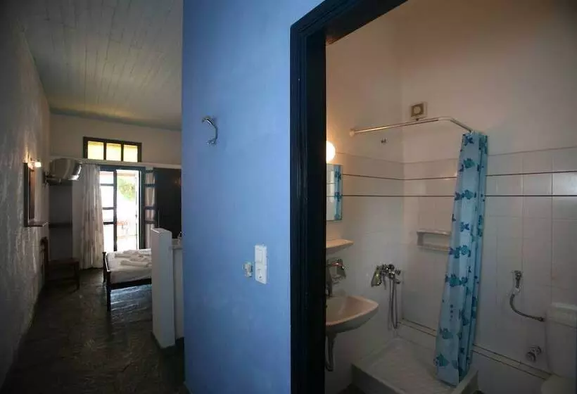 St George Studios & Apartments