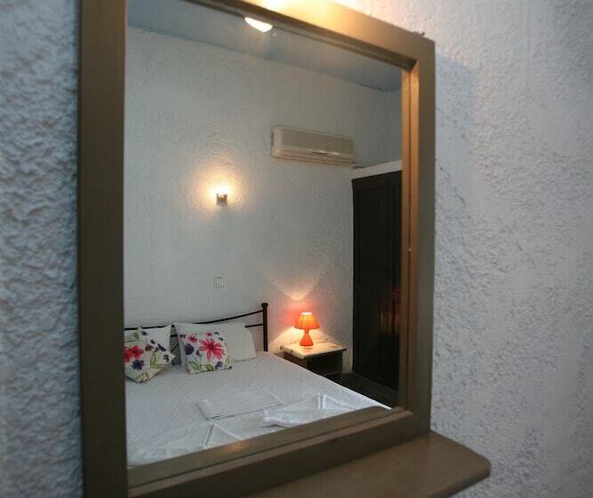 St George Studios & Apartments