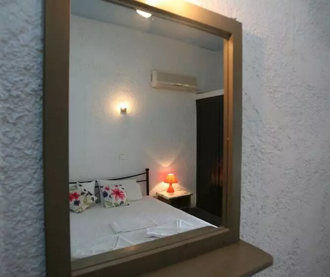 St George Studios & Apartments