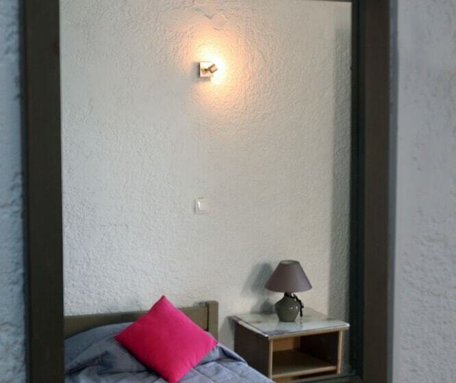 St George Studios & Apartments