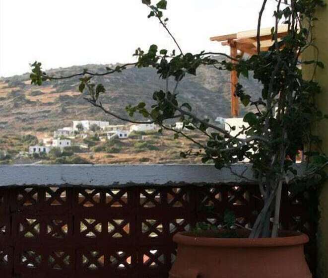 St George Studios & Apartments