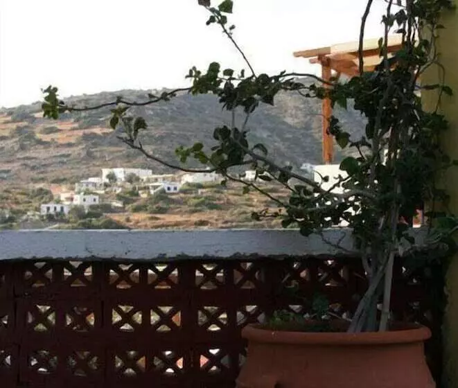 St George Studios & Apartments