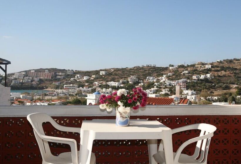 St George Studios & Apartments