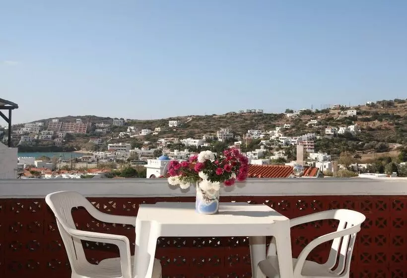 St George Studios & Apartments