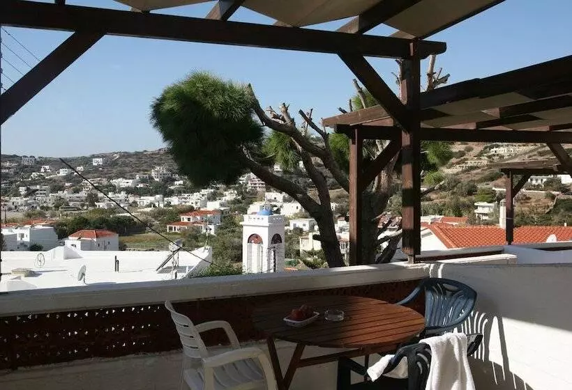 St George Studios & Apartments