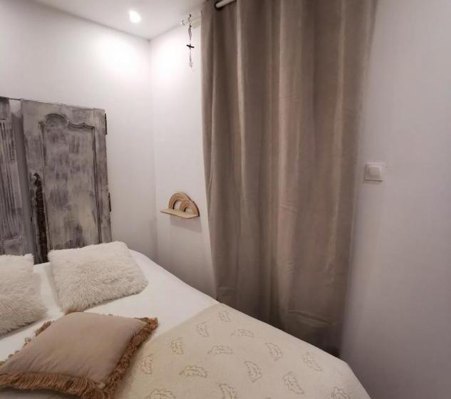 Bed and Breakfast Au Poème Du Chêne, Logement Indépendant, Intimité, Arrivée Autonome