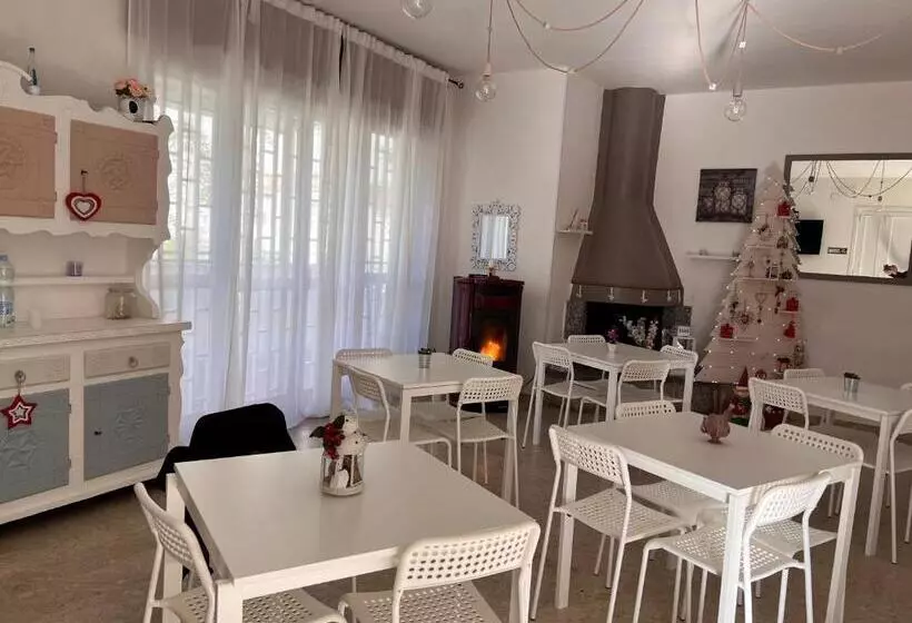 تختخواب و صبحانه Villa Come A Casa Tua