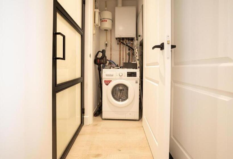 Four Star Apartments   Badhuisstraat 6