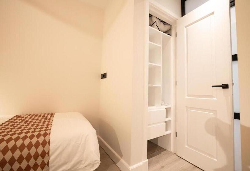 Four Star Apartments   Badhuisstraat 6