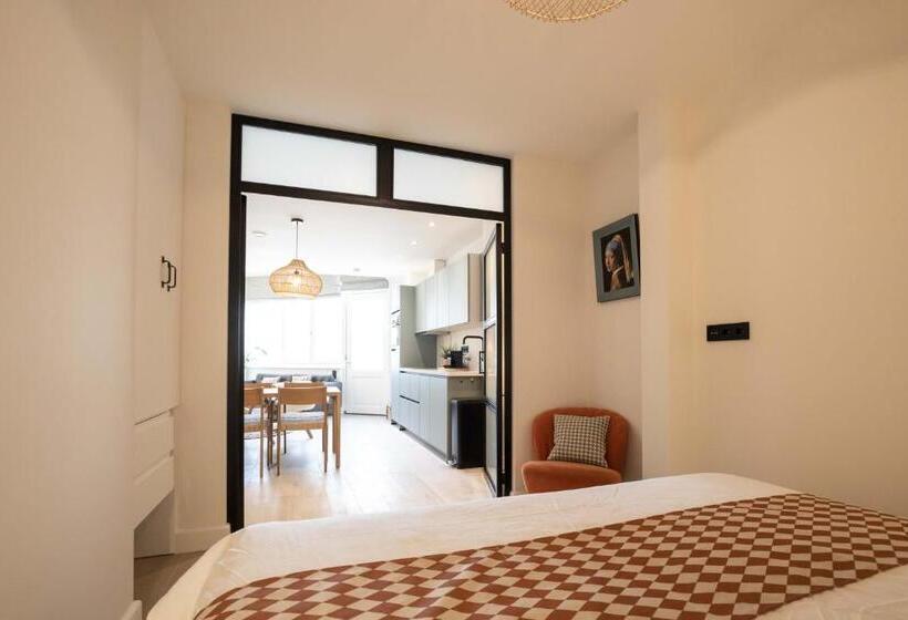 Four Star Apartments   Badhuisstraat 6