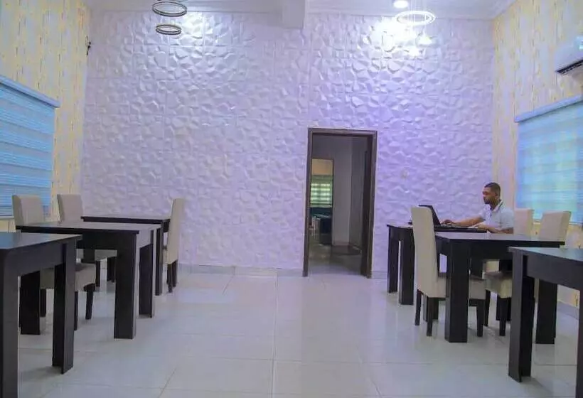 Blumerrit Hotel & Suites