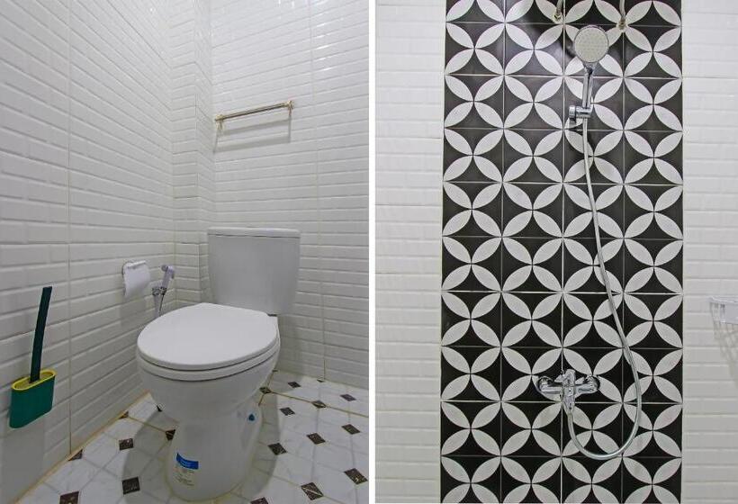 Отель Capital O 92105 A Shanti Inn