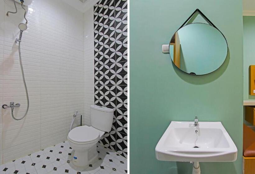 Отель Capital O 92105 A Shanti Inn