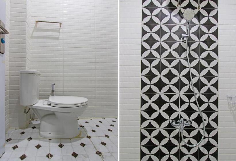 Отель Capital O 92105 A Shanti Inn