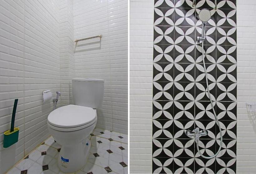 Отель Capital O 92105 A Shanti Inn