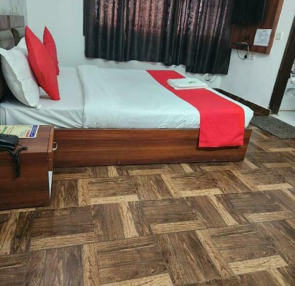 ホテル Cozy Cave Near Igi Airport Delhi