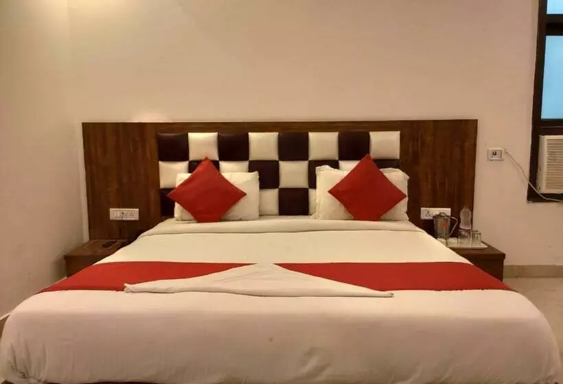 ホテル Cozy Cave Near Igi Airport Delhi