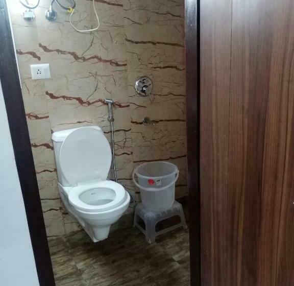 ホテル Cozy Cave Near Igi Airport Delhi