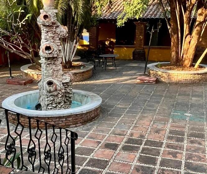 فندق Rancho Escondito