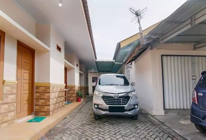 Hotelli Spot On 92093 Feri Homestay