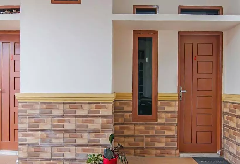 Hotelli Spot On 92093 Feri Homestay