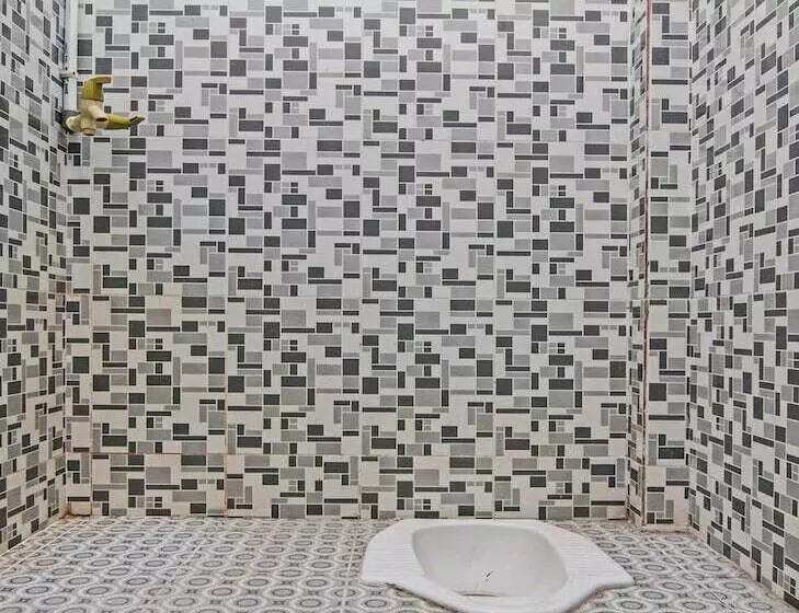 Hotelli Spot On 92093 Feri Homestay