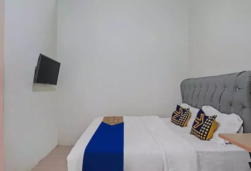 Hotelli Spot On 92093 Feri Homestay