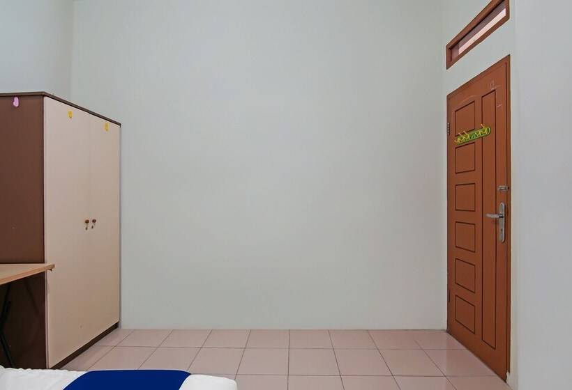 酒店 Spot On 92093 Feri Homestay