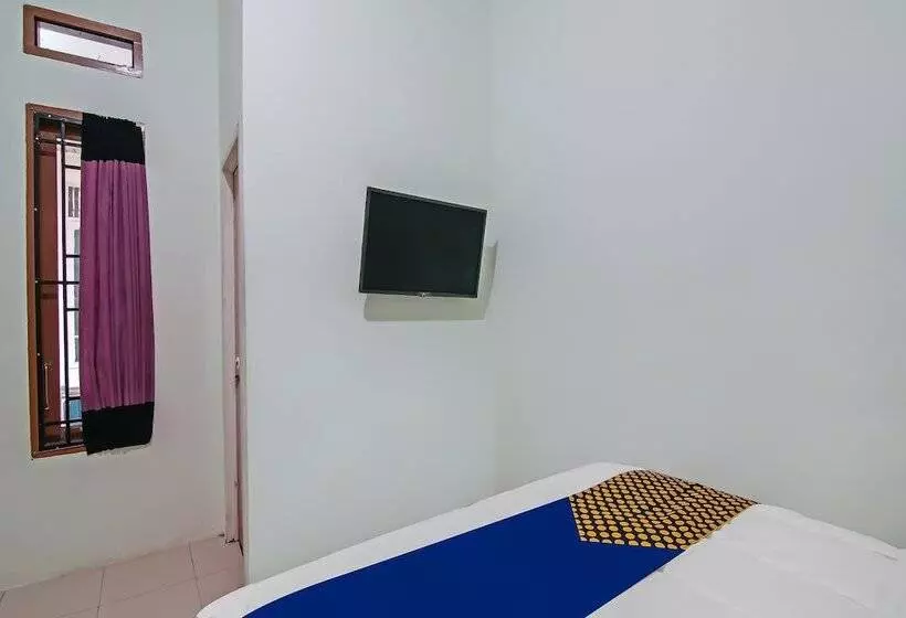 Hotelli Spot On 92093 Feri Homestay