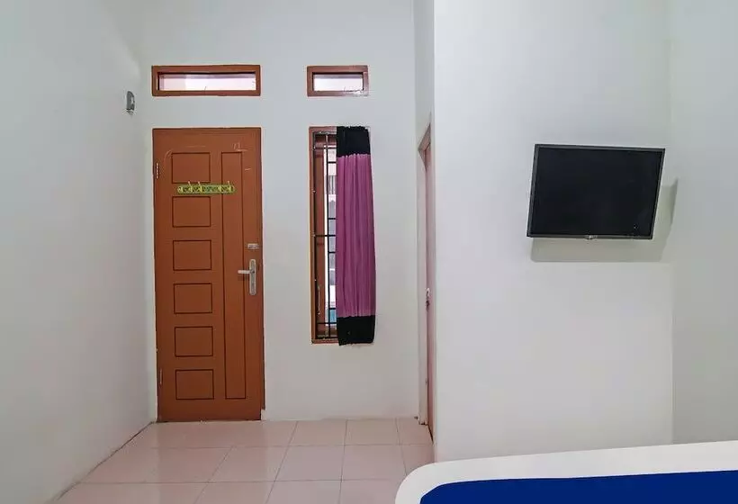 Hotelli Spot On 92093 Feri Homestay