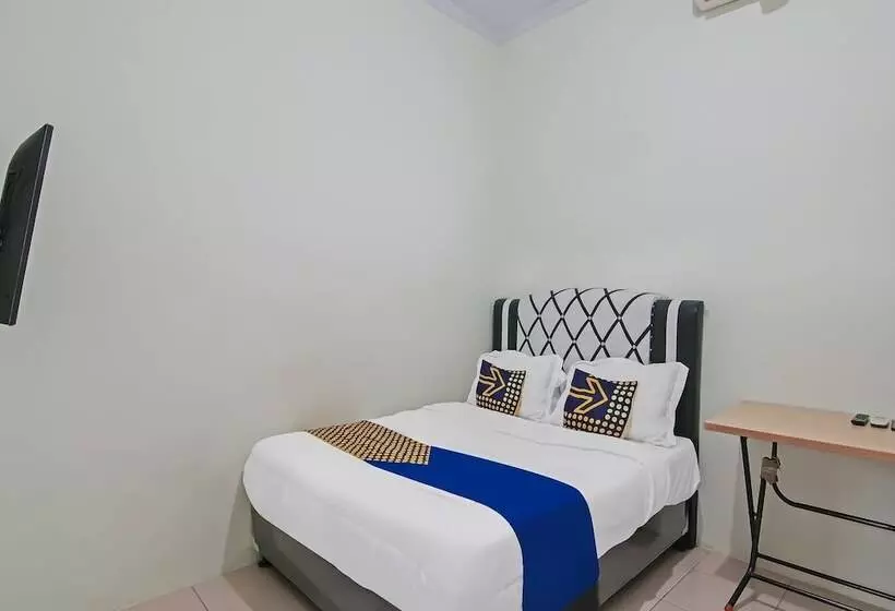 Hotelli Spot On 92093 Feri Homestay