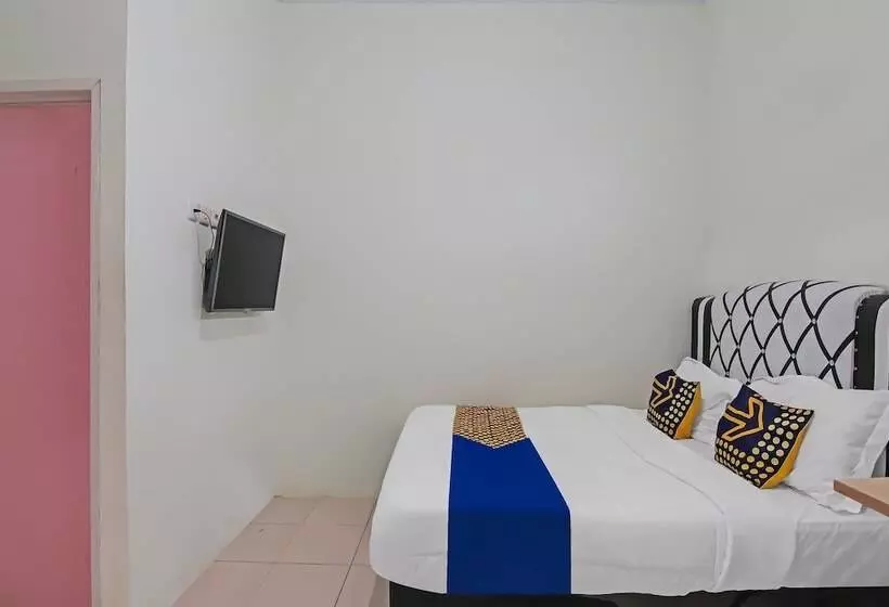 Hotelli Spot On 92093 Feri Homestay