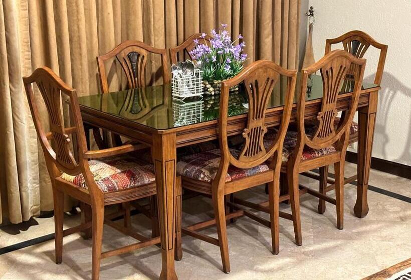 پانسیون White House Cottages