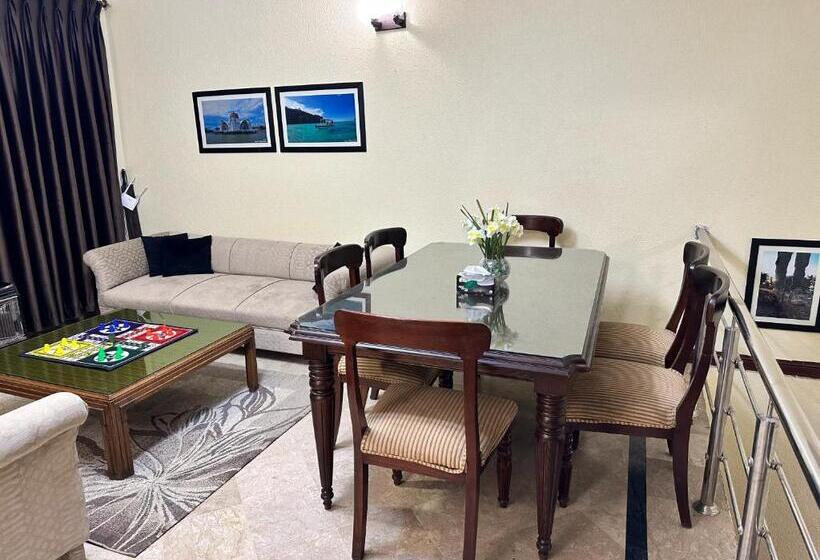 پانسیون White House Cottages