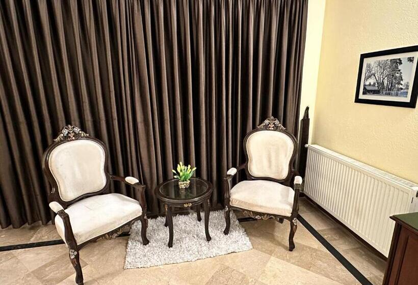 پانسیون White House Cottages