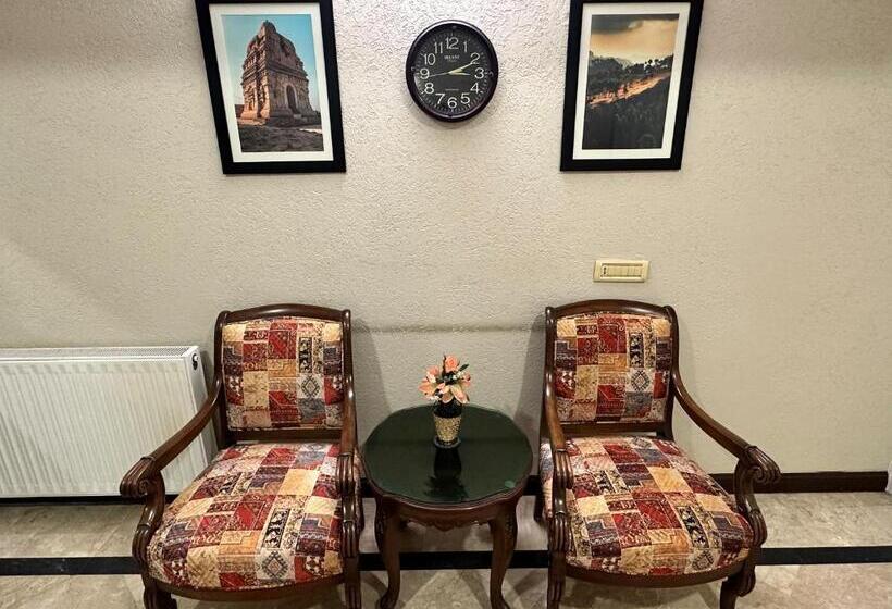 پانسیون White House Cottages