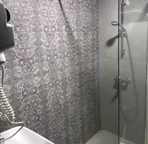 هتل David Zhorzholiani