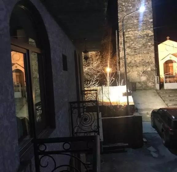 هتل David Zhorzholiani