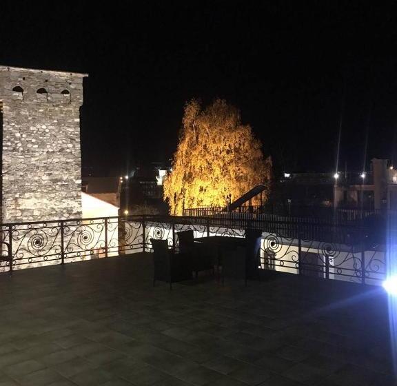 هتل David Zhorzholiani