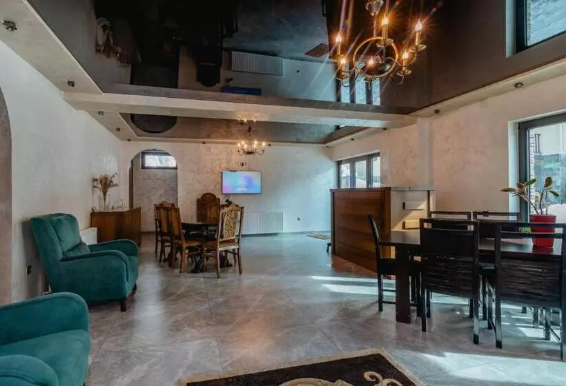 هتل David Zhorzholiani