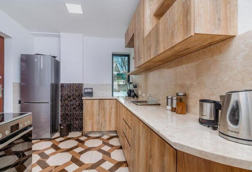 هتل David Zhorzholiani