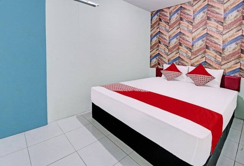 فندق Oyo 92032 Utama  & Karaoke