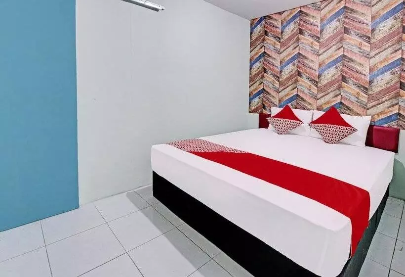 Hotelli Oyo 92032 Utama  & Karaoke