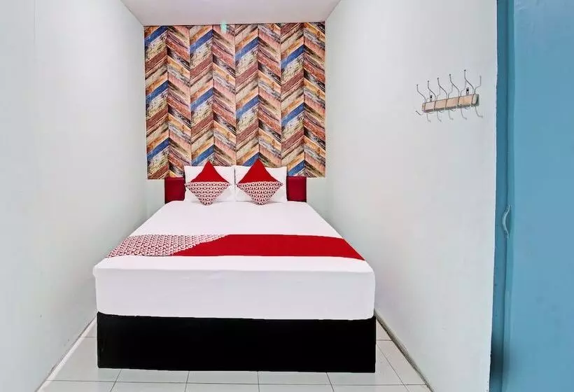 Hotelli Oyo 92032 Utama  & Karaoke