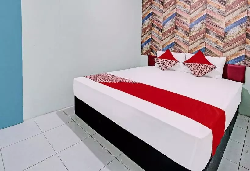 Hotelli Oyo 92032 Utama  & Karaoke