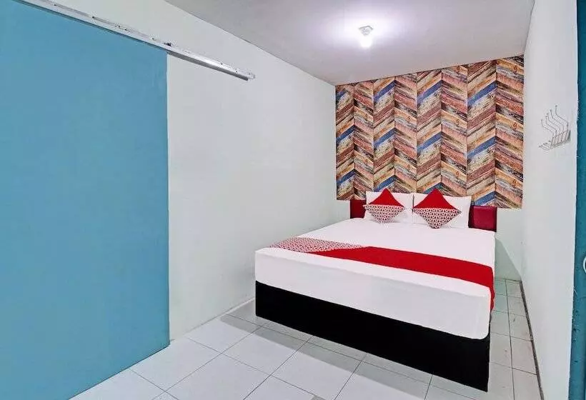 Hotelli Oyo 92032 Utama  & Karaoke