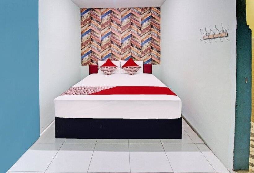 فندق Oyo 92032 Utama  & Karaoke